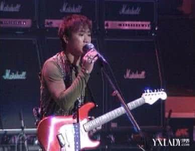 黄家驹家庭背景,音乐传奇背后的家庭故事